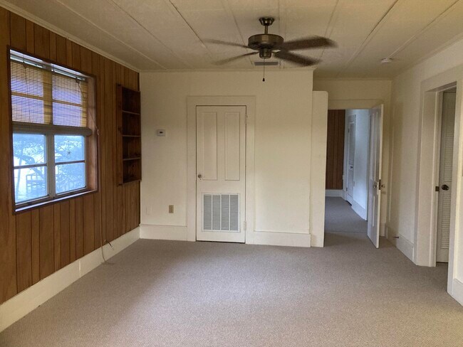 Building Photo - 803 Rockledge Dr