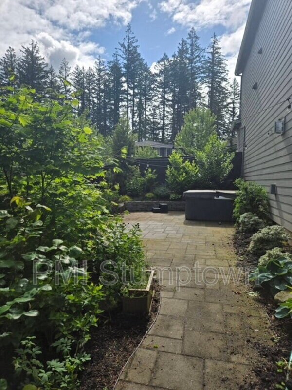 Building Photo - 9645 SE Jeanne Rd