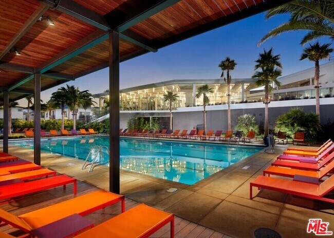 Building Photo - 7100 Playa Vista Dr