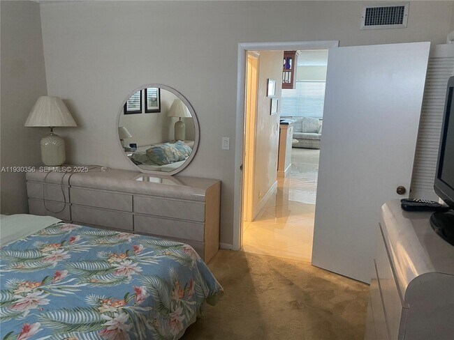 Building Photo - 467 Golden Isles Dr