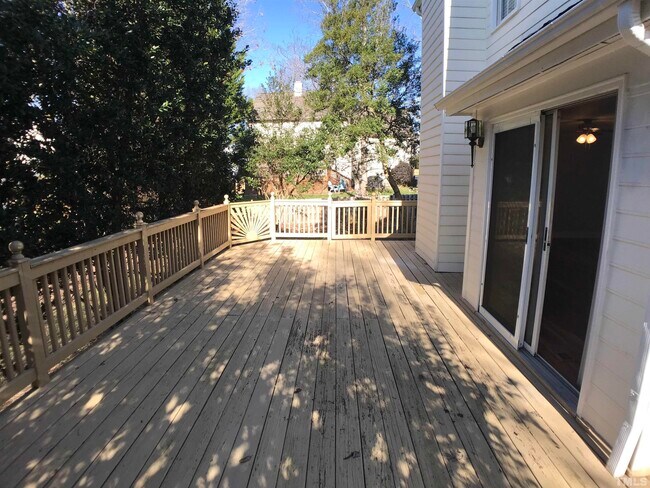 Building Photo - 105 Sandy Creek Ct