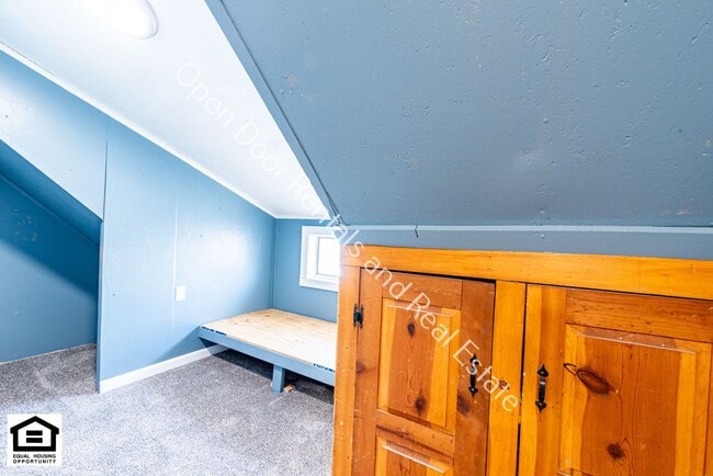 Building Photo - 1703 Sprott St