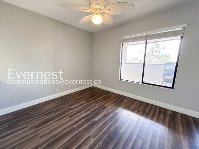 Building Photo - 6245 Bellota Dr