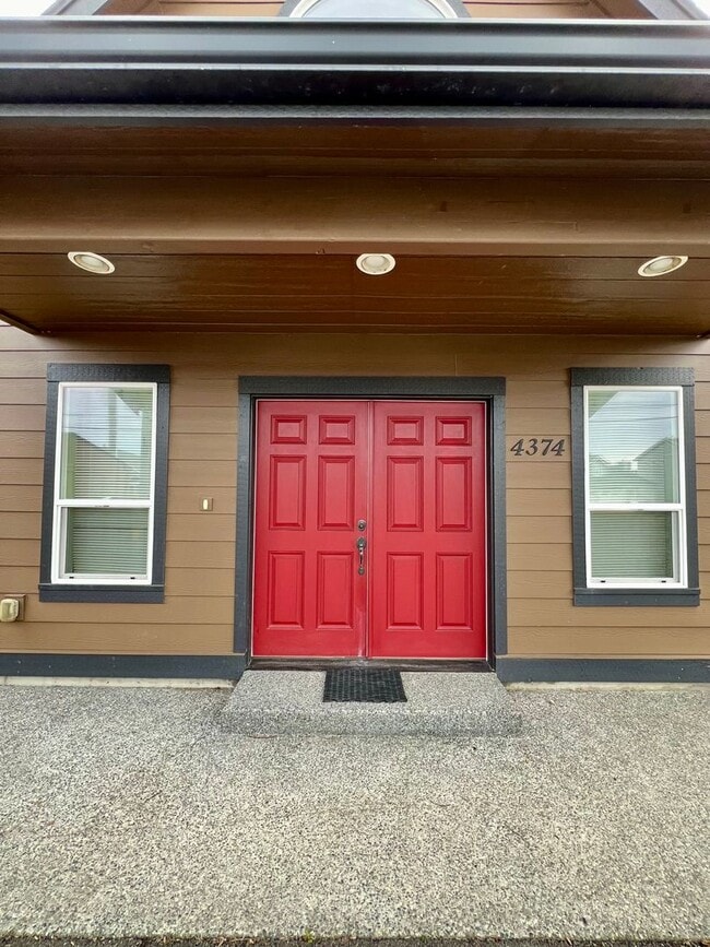Building Photo - Waterfront 2 Bedroom Home in Ferndale!