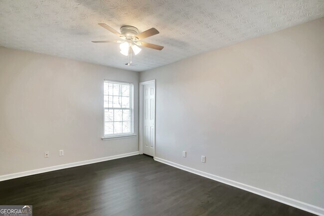 Building Photo - 1001 River Plantation Dr