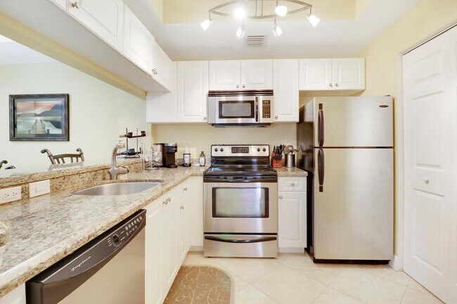 Building Photo - 2802 Sarento Pl