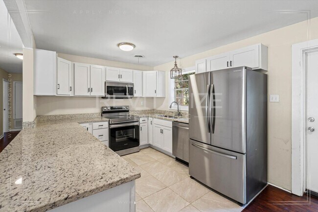 Building Photo - Stylish 3 Bed Brick Home | Modern Kitchen + Large Private Backyard