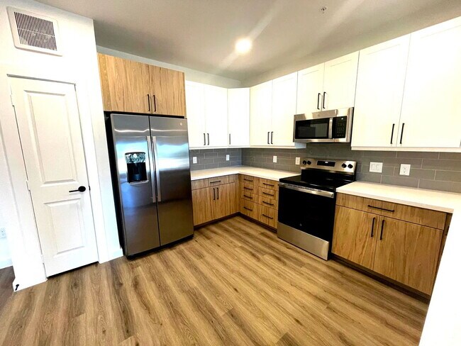 Building Photo - 701 Saginaw Sq Blvd