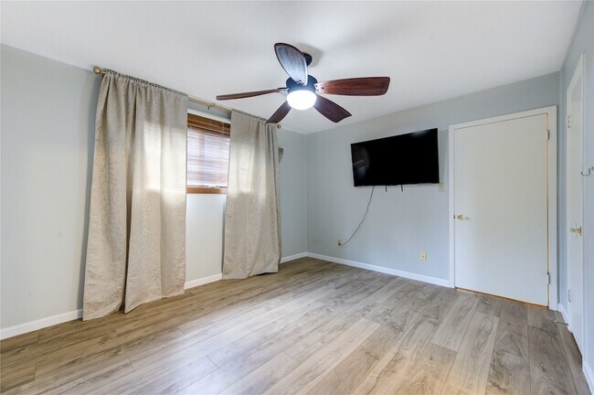 Building Photo - 16019 Fathom Ln