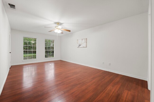 Building Photo - 16815 Memorial Oaks Ln