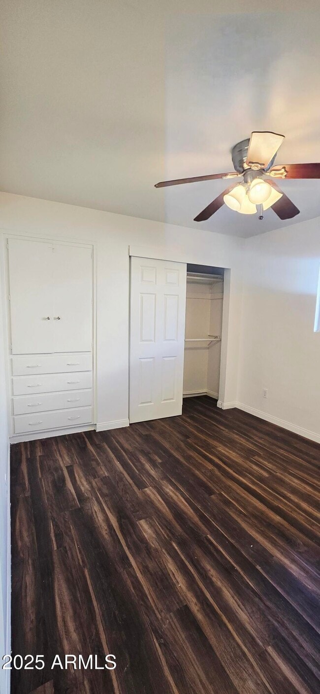 Building Photo - 3823 W Lawrence Rd