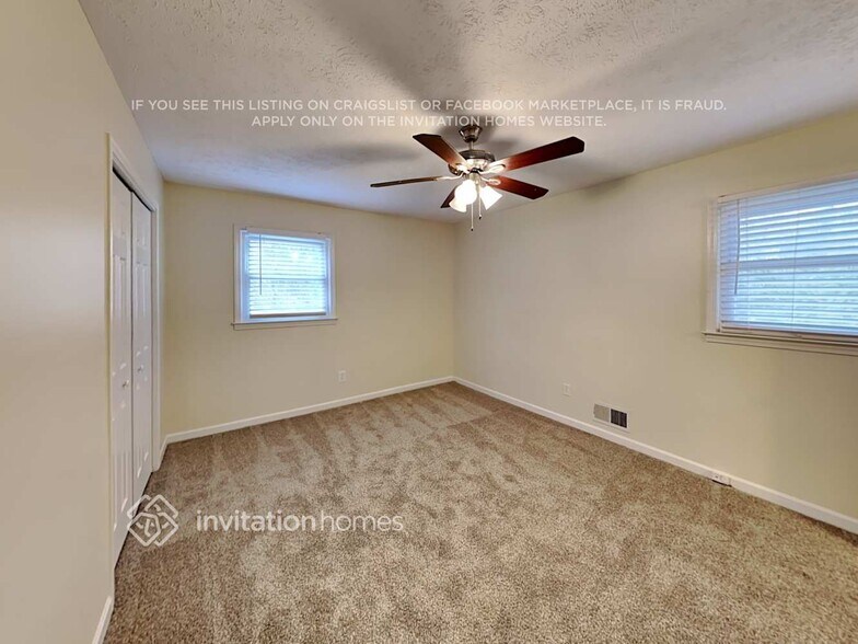 Building Photo - 4656 E Glen Ridge Cir