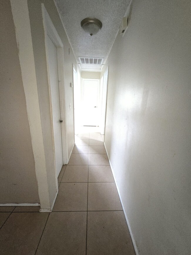 Building Photo - 3638 Dovetail Ln S