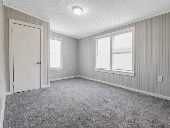 Building Photo - 152 Walnut Dr