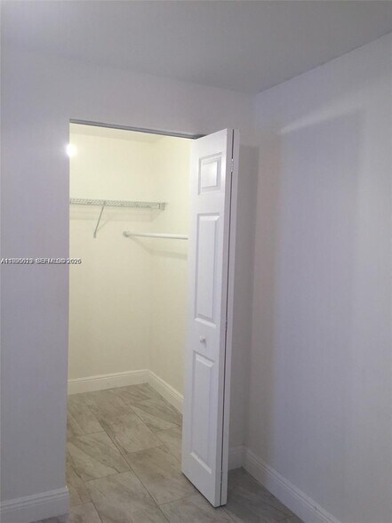 Building Photo - 777 SW 9th Ave