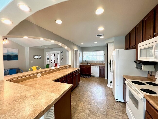 Building Photo - 30 Bay Walk Ct