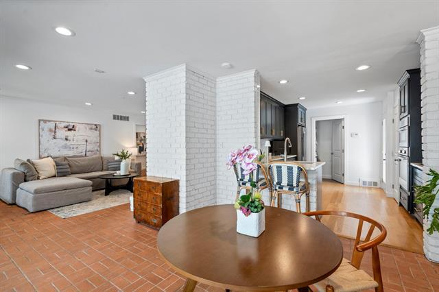 Building Photo - 6911 Blackwood Dr