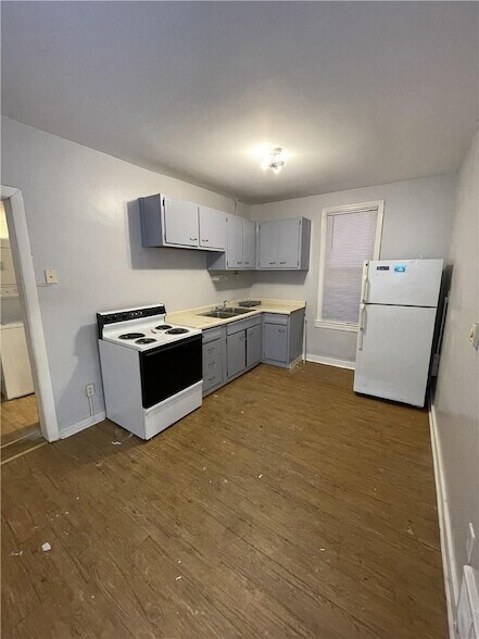 Building Photo - 456 Woodlane Ave