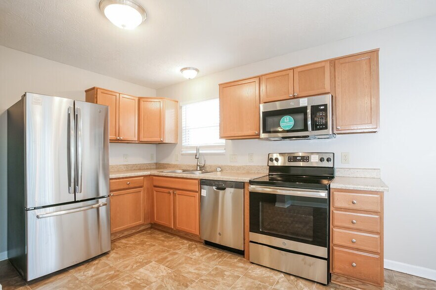 Building Photo - 2208 Rossington Ln