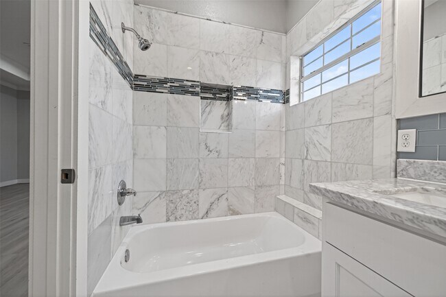 Building Photo - 1128 E 24th St