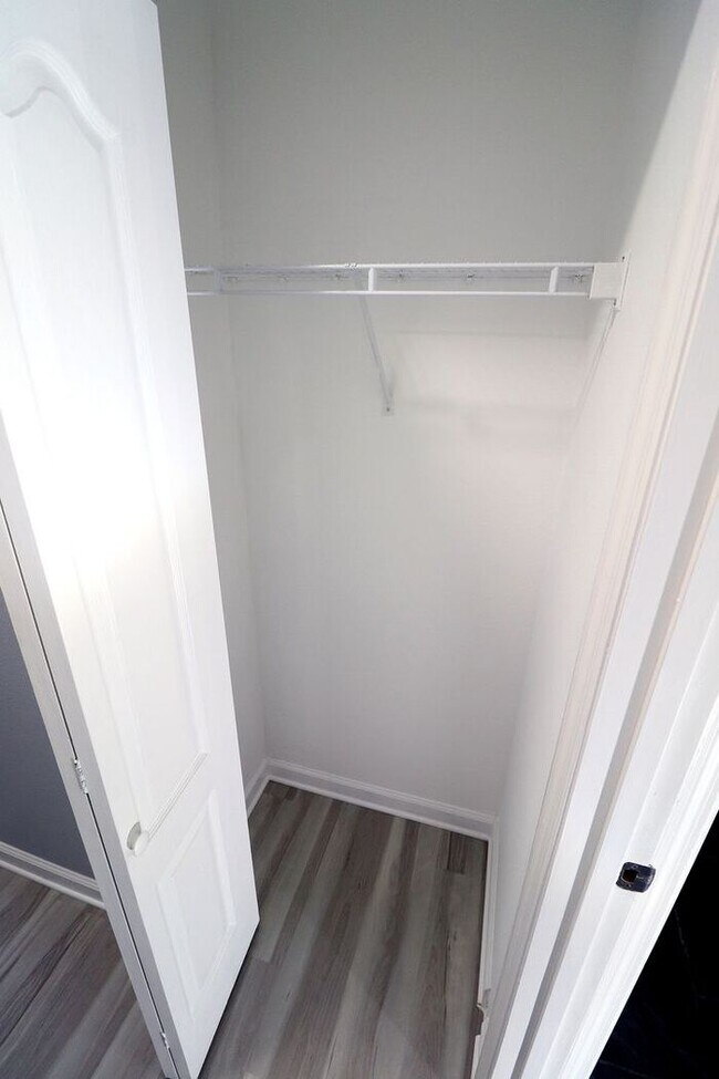 Building Photo - Newly renovated first floor condo! 2 bedrooms