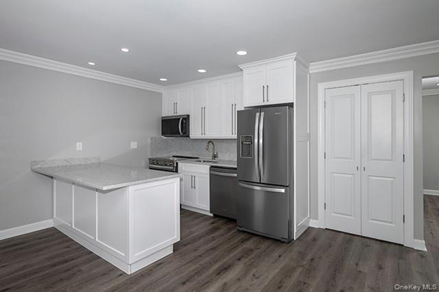 Building Photo - 164 W Montauk Hwy