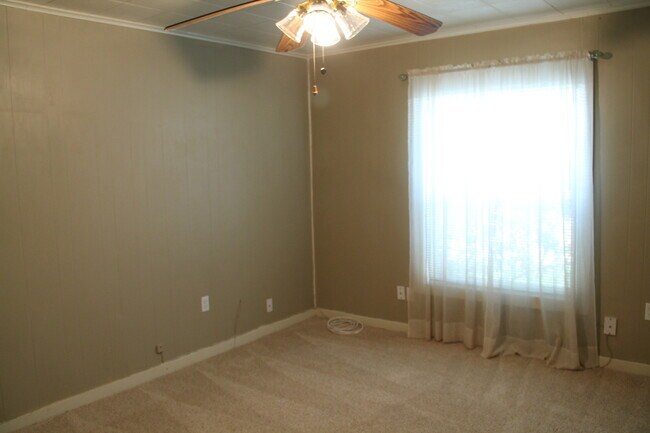 Building Photo - Cozy 2-Bedroom Home for Lease