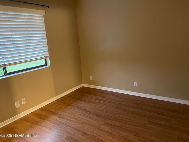 Building Photo - 7701 Baymeadows Cir W