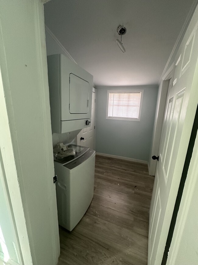 Building Photo - 105 Cabin St