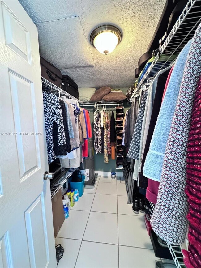 Building Photo - 2451 NE 49th St