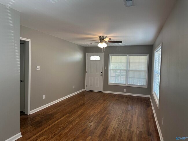 Building Photo - 3111 Hale Dr SW