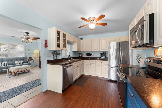 Building Photo - 209 Emerald Ln