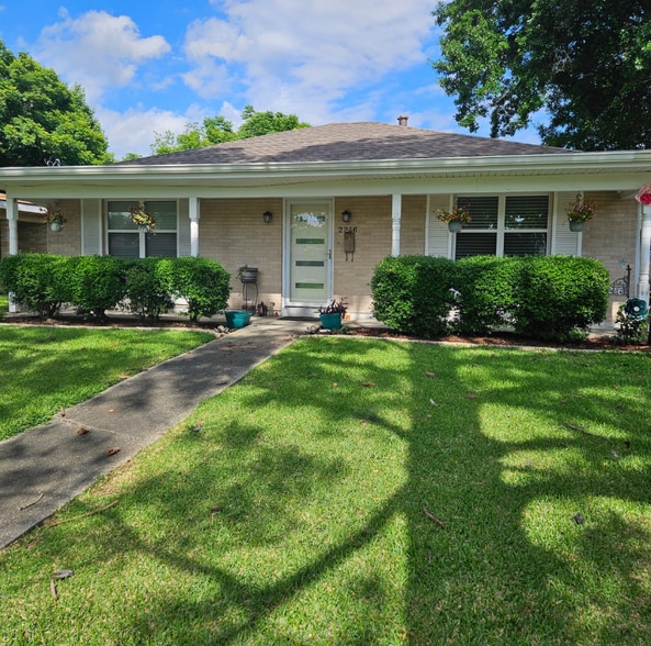Primary Photo - 2246 Hyman Pl