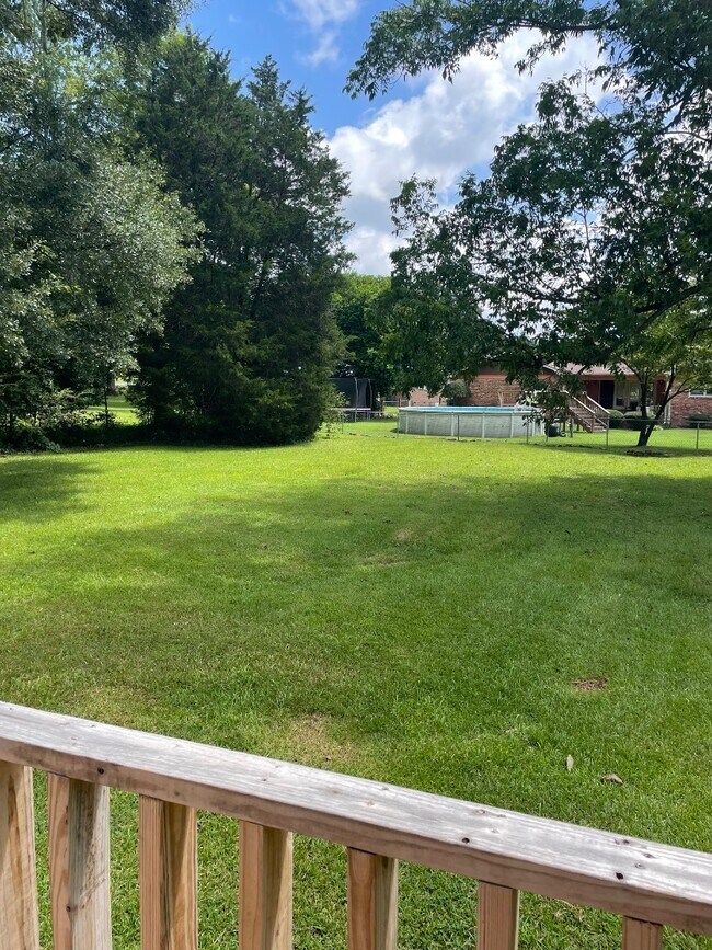 Building Photo - 1405 Woodland Dr