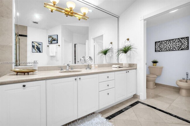 Building Photo - 620 Laurel Ln