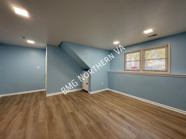 Building Photo - 7343 Rokeby Dr