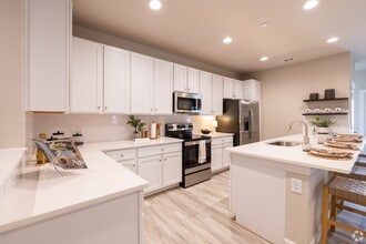 Building Photo - Luxury Living with Up to 8 Weeks Free!