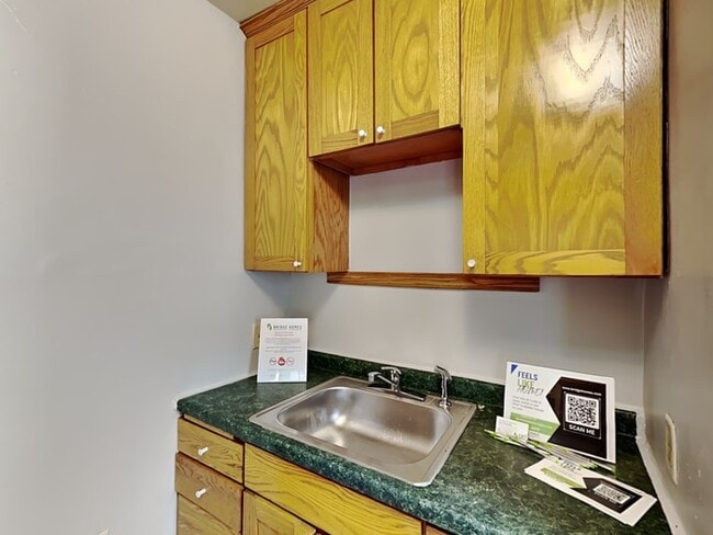 Building Photo - Quaint 2 Bedroom, 1 Bathroom House in Minn...