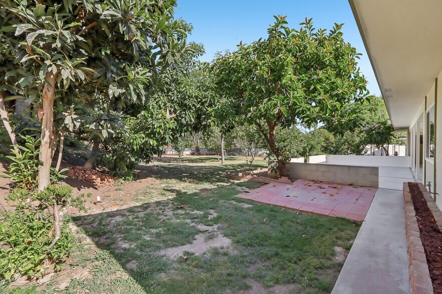 Building Photo - 1184 Lyndhurst Dr