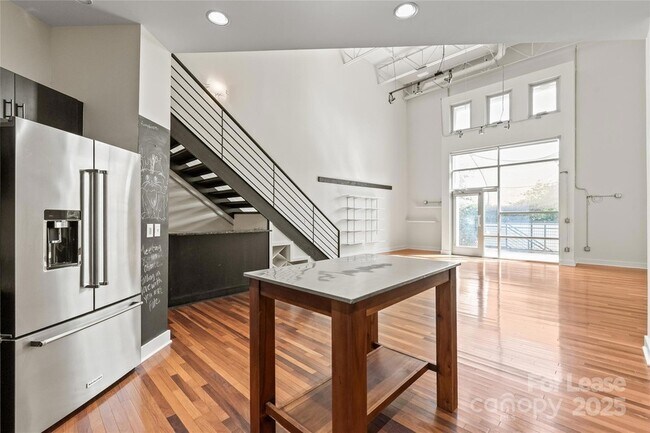 Building Photo - 931 Westmere Ave