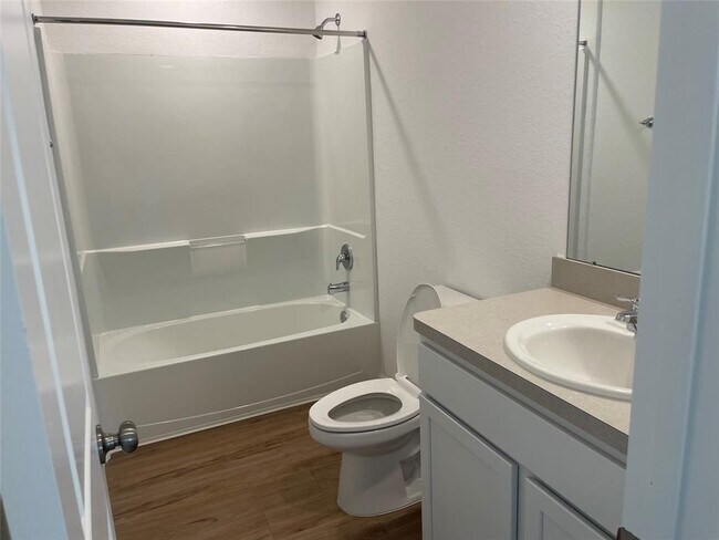 Building Photo - 440 Jewett Meadow Dr