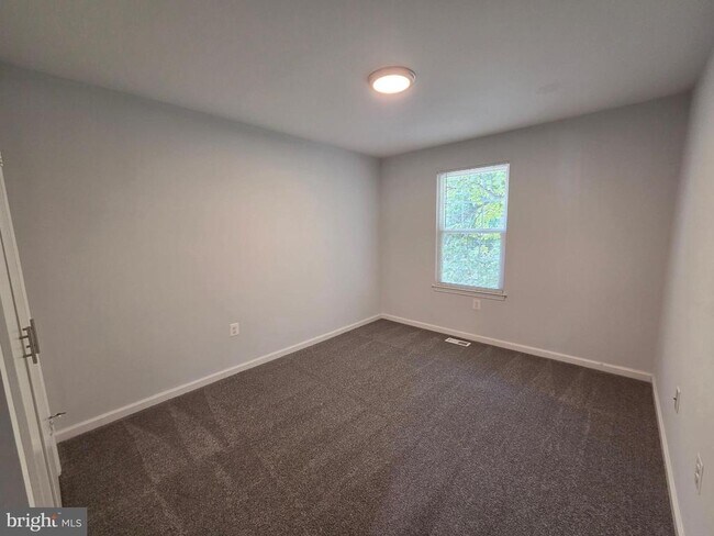 Building Photo - 15040 Cherrywood Dr