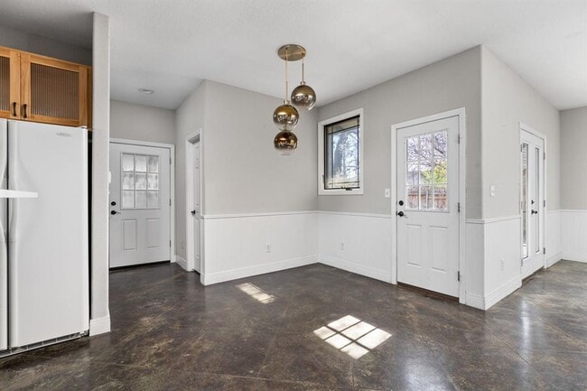 Building Photo - 2203 Lindell Ave