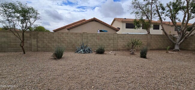 Building Photo - 10089 E Friess Dr