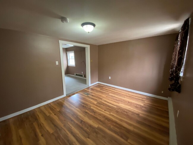 Building Photo - For Rent: Charming Single Family Home in D...