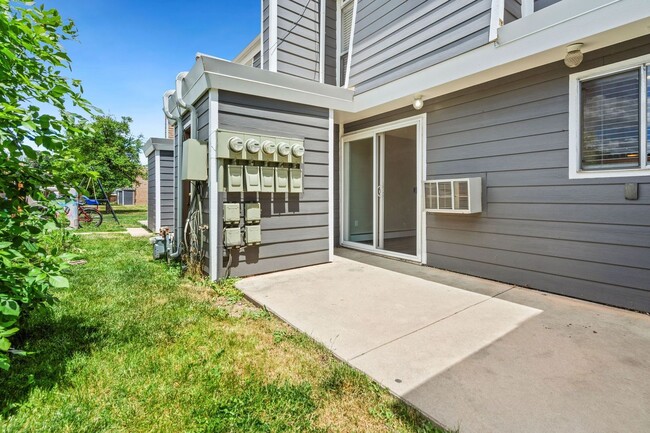 Building Photo - Lovely Midtown Townhouse