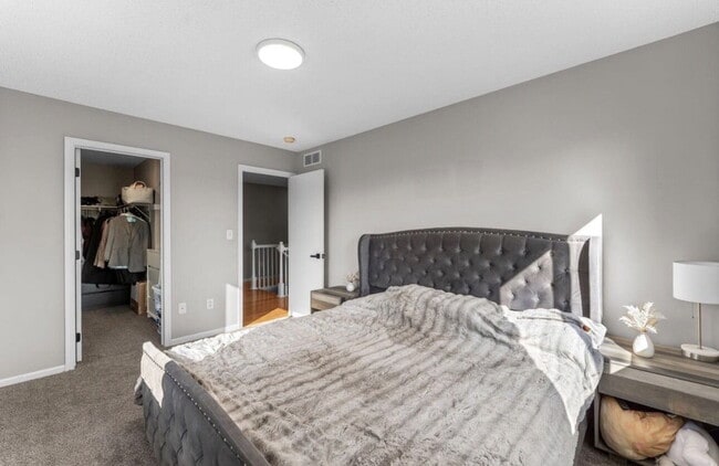 Building Photo - Elegant 3-Bed Single Family with Fireplace & Hardwood Floors in Shakopee – 2345 Sq Ft of Comfort