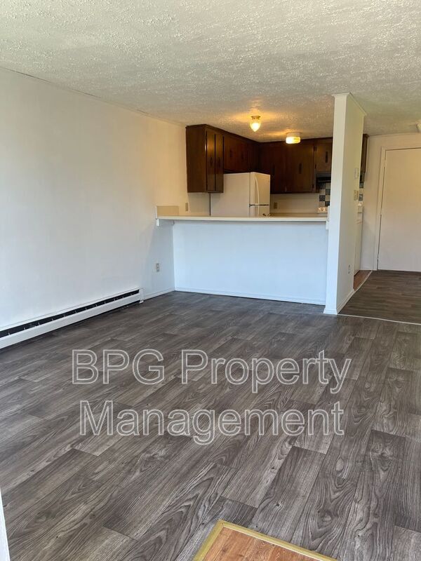 Building Photo - 123 Circle Dr