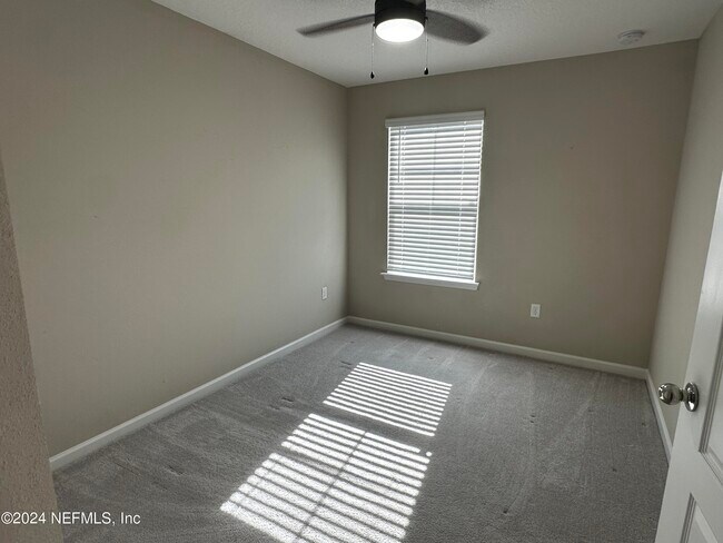 Building Photo - 7371 Palm Hills Dr