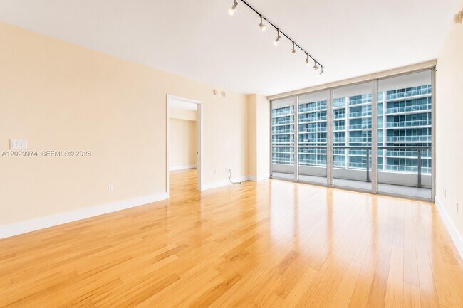 Building Photo - 475 Brickell Ave